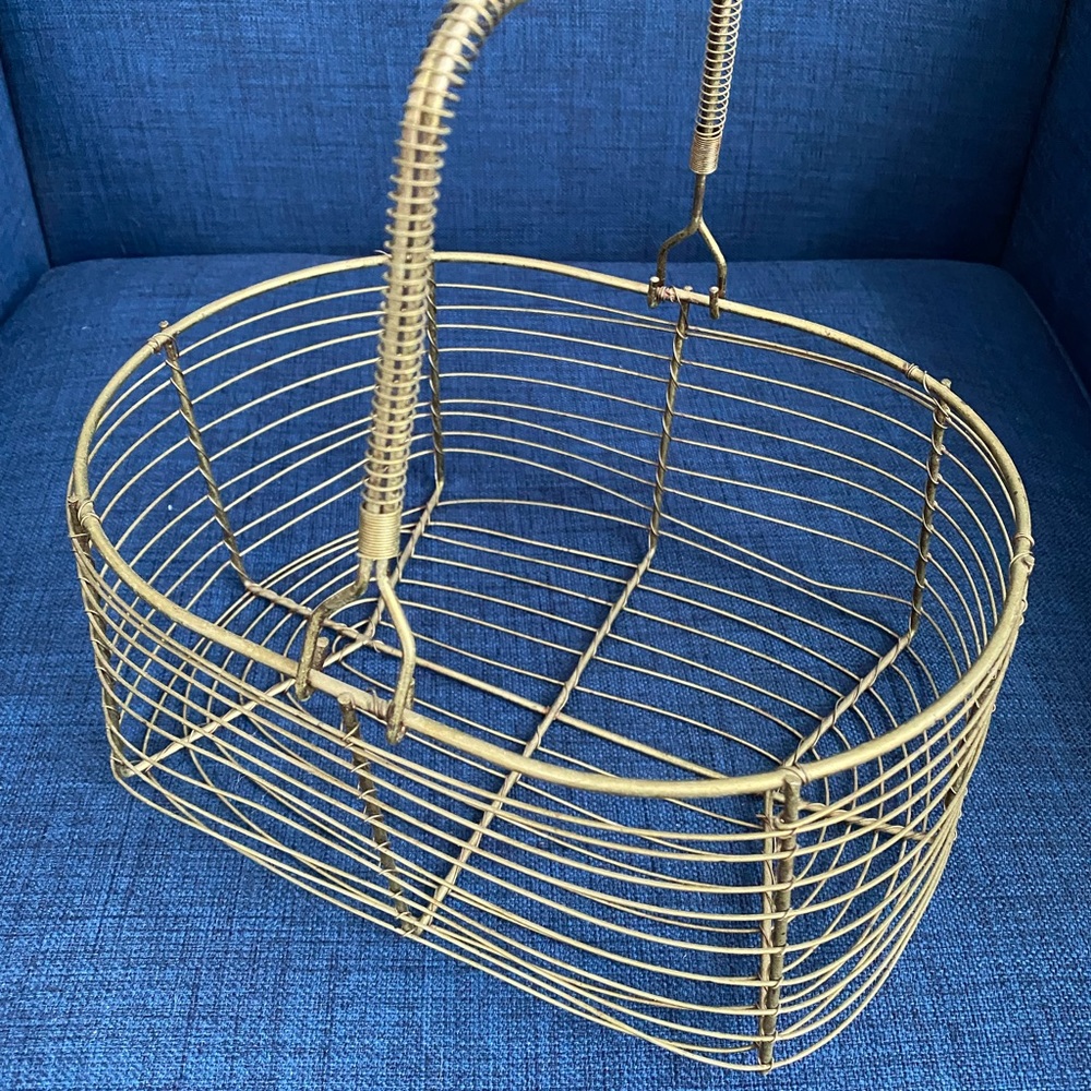 vintage copper wire basket. Handle is sturdy & fixed in place.